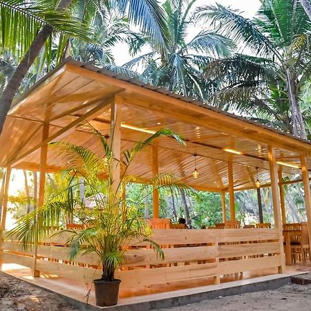 Sunlight Beach Resort Bhogwe Buitenkant foto
