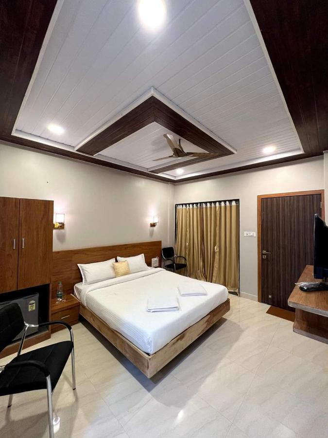 Sunlight Beach Resort Bhogwe Buitenkant foto